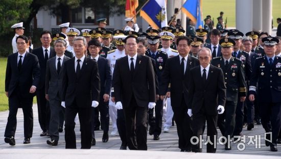 6.25전쟁을 주제로 다룬 영화는?