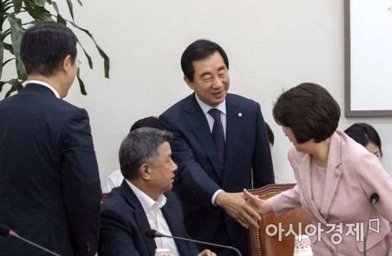 [포토] 자유한국당, 지선 이후 첫 원내대책회의