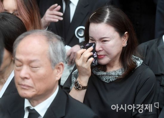 [포토]김종필 전 총리 영결식 참석한 배우 최란