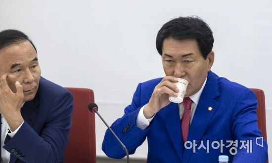 “박근혜 전 대통령 관련 가짜뉴스 처벌 촉구” 안상수 의원, 고발장 접수