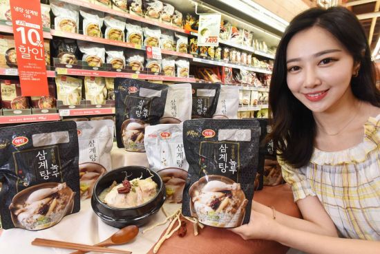 "초복 다가온다"…홈플러스, 하림과 손잡고 프리미엄 삼계탕 출시