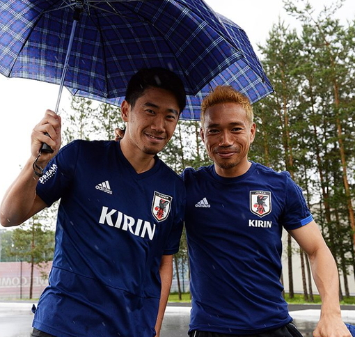카가와 신지(좌), 나가토모 유토(우).사진=일본축구협회 공식 SNS