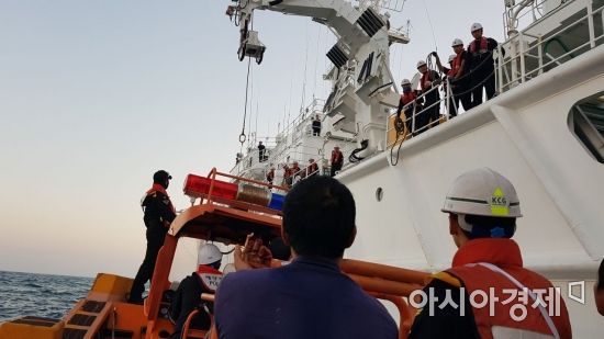  목포해경, 중국인 선원 조업 중 손가락 절단 응급환자 긴급 이송