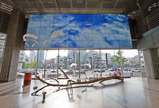 이달 5일부터 오는 10월 3일까지 ‘현대 모터스튜디오 서울’ 1층에서 열리는 한진수 작가의 전시 '리퀴드 메모리'