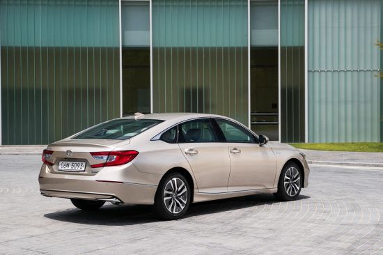 [아경 시승기]혼다 어코드 하이브리드, 주행성은 기본…디자인·연비는 덤 