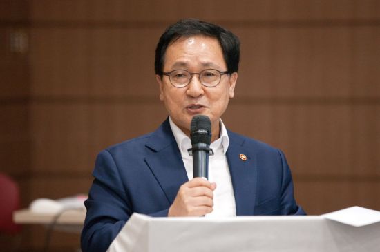 유영민 과기정통부 장관 "새해 5G 유관산업에 힘 실을 것"