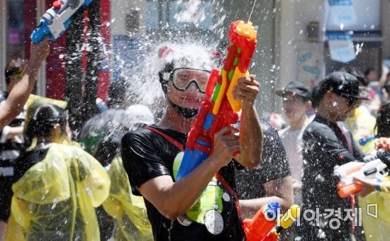 [포토] 한여름 물총축제