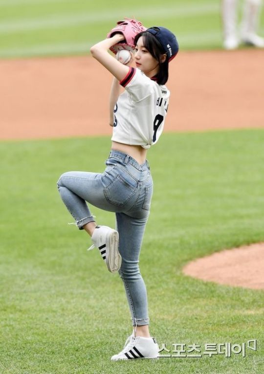 [포토]오마이걸 비니, '완벽한 와인드 업'