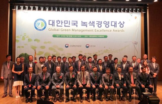 블랙야크, '대한민국 녹색경영대상' 국무총리 표창 수상…패션 첫 수상