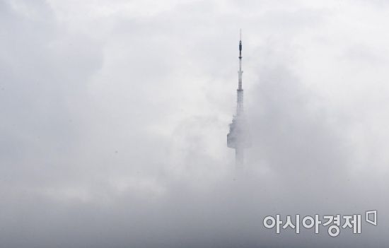 [포토] 비구름에 가려진 남산타워