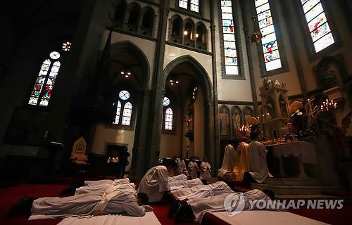 천주교 “워마드 성체 훼손 충격과 분노…반드시 대응”