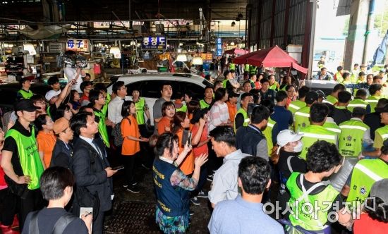 [포토] 노량진수산시장 철거 반대 요구하는 상인들