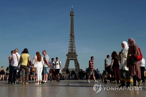 월드컵 결승전, 파리 에펠탑 폐쇄…대규모 야외응원전 펼쳐