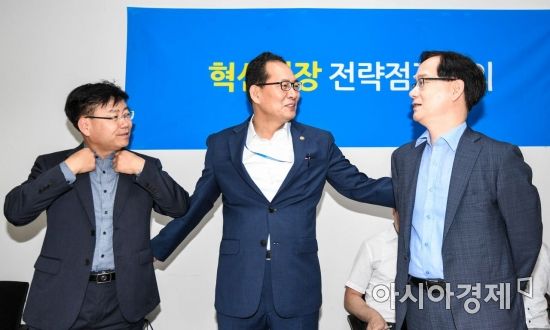 [포토] 의견 나누는 관계부처 차관들