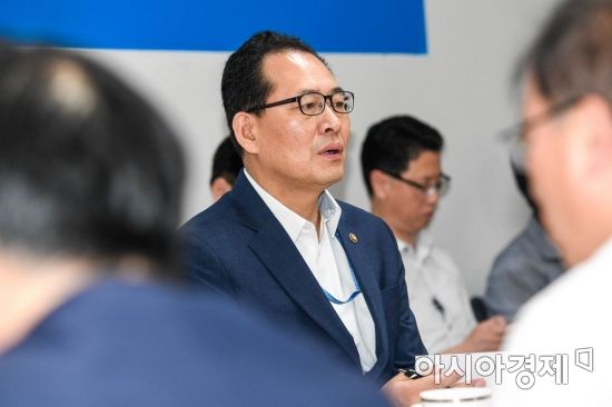 고형권 기재차관 "투자유치 지원제도 개편…국적무관 동일지원"
