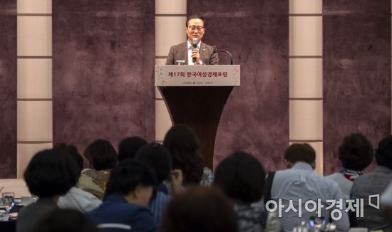 [포토] 홍영표, 여성경제인포럼 조찬 강연