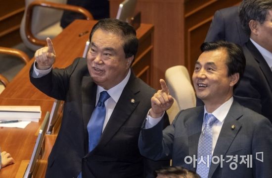 [포토] 활짝 웃는 문희상