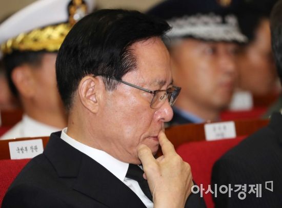 [포토]한미 6·25 전사자 유해 상호봉환 행사 참석한 송영무