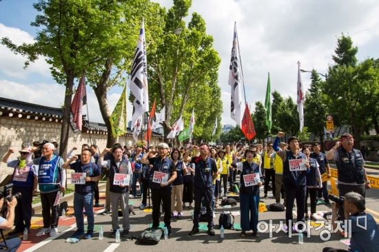 [포토] 최저임금삭감법 폐기 촉구하는 민주노총 조합원
