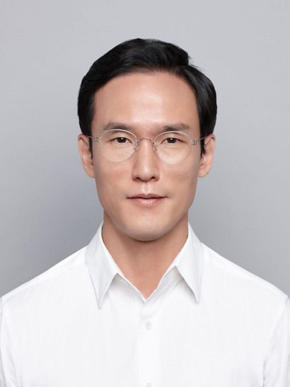 이명박 구형 3시간 전… 사위 조현범 첫 재판 받아(종합)