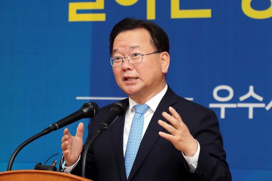 김부겸 장관, 당대표 선거 불출마 밝혀