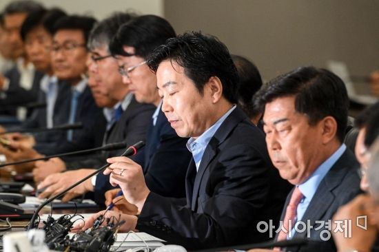 세 개의 화살 맞은 한국 중소기업…“왜 일본처럼 안되나” 
