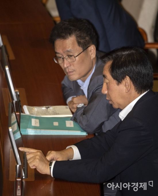 [포토] 이야기 나누는 김성태-함진규