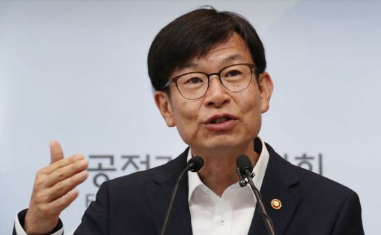 김상조 "아시아나항공 기내식 사태…법 위반 발견되면 엄중 조처"