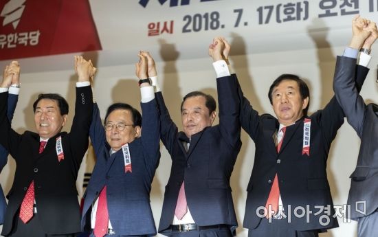 [포토] 자유한국당 비대위원장에 김병준 교수