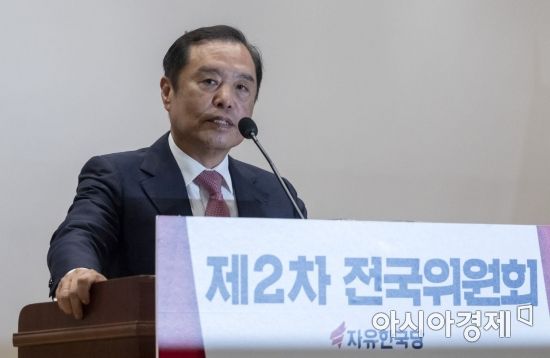 [포토] 한국당 비대위원장 수락연설하는 김병준 교수