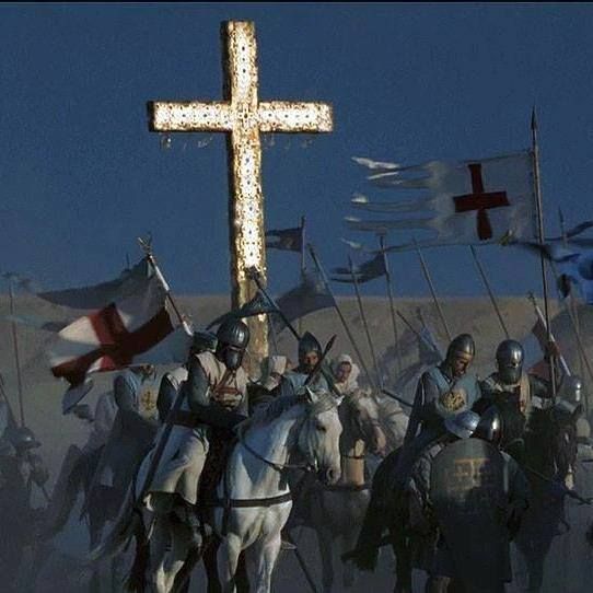 당시 십자군은 영화 '킹덤 오브 헤븐'에서 나온 전투장면에서처럼 '성십자가(True Cross)'라 불리는 거대한 십자가상을 이끌고 진군하면서 그 주위로 십자형태의 진형을 갖춘 채 똘똘뭉쳐 이동했다. 히틴 전투에서는 이 진형으로 한여름 한낮의 사막을 행군하는 바람에 참패의 원인이 되기도 했다.(사진= 영화 '킹덤 오브 헤븐' 장면 캡쳐)