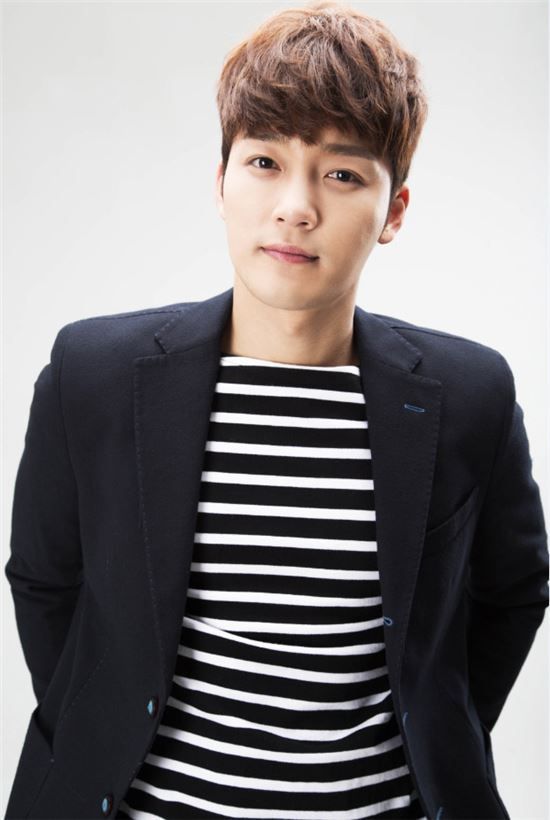 김진우, 3세 연하 승무원과 결혼…'으라차차 와이키키' 솔이 아빠로 인기