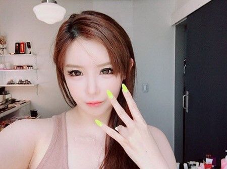 '컴백 준비' 박봄, SNS 통해 근황 공개…"사랑합니다"