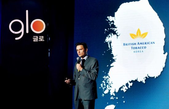 매튜 쥬에리 BAT코리아 대표이사 사장이 23일 오전 11시 서울 포시즌스 호텔에서 기자간담회를 열고 신제품에 대해 설명하고 있다.