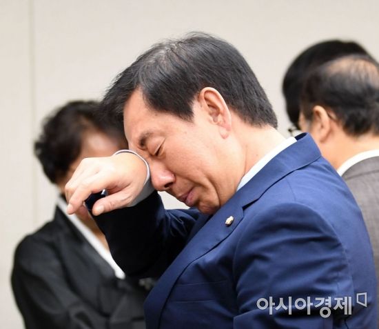 노회찬 빈소, 보수 정치인들도 눈물 쏟았다(종합)