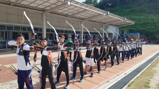 광주에 먼저 도착한 긴키대학교(오사카) 소속 양궁 선수들이 훈련하고 있다. 사진=광주광역시체육회