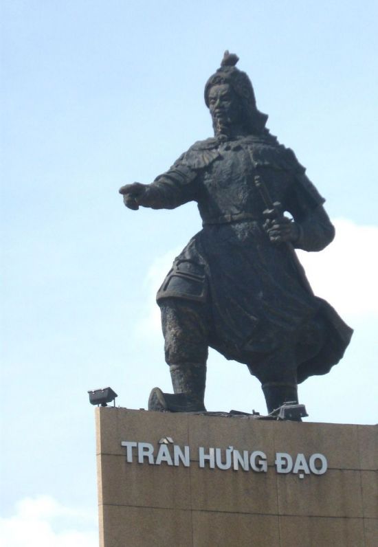 베트남 호치민시에 위치한 쩐흥다오 장군 동상 모습(사진=위키피디아)