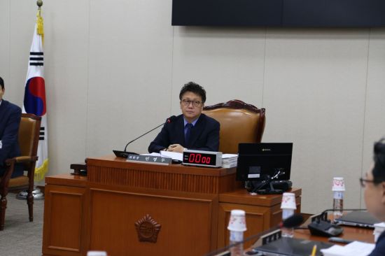 민병두 정무위원장