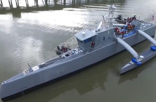 2016년 미 해군이 시험운항에 성공한 무인함정 '드론쉽'. 드론십은 잠수함을 비밀리에 추적합니다. [사진=방위고등연구계획국(DARPA)]