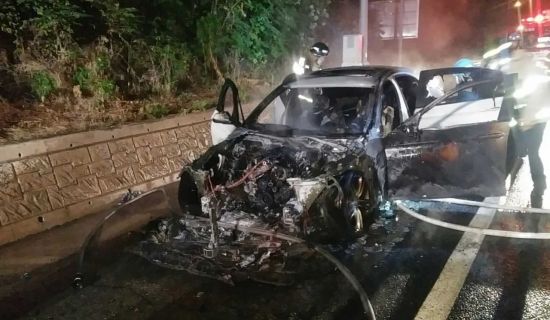 지난달 29일 강원도 원주 중앙고속도로에서 주행 중이던 BMW 520d 차량에 화재가 발생했다. (사진=연합뉴스)