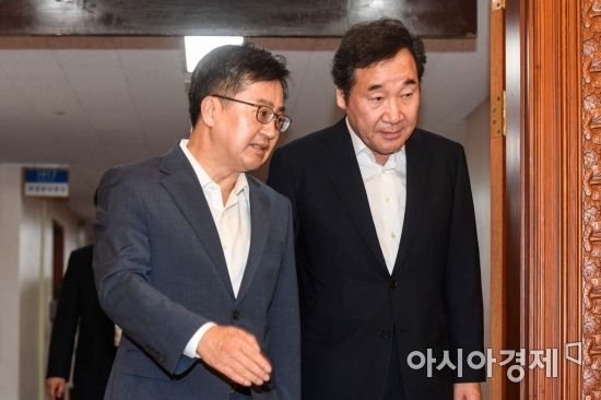 [포토]대화하는 이낙연 총리-김동연 경제부총리