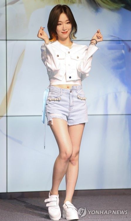 '김종국 조카' 소야 10년 만에 솔로 데뷔…"응원 많이 해주세요"