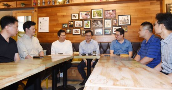 대통령도 부총리도 소상공인 만났지만…'변죽만'