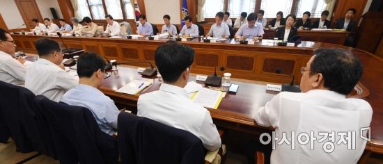 [포토]극한 폭염에 시원해진 국정현안점검조정회의