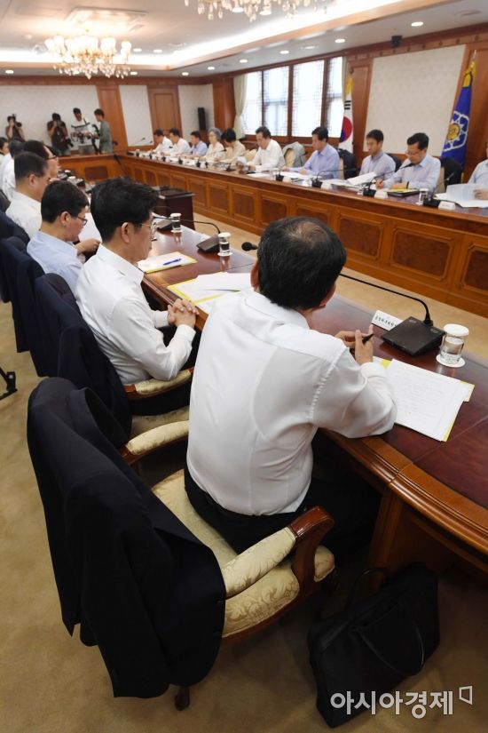 [포토]극한 폭염에 시원해진 국정현안점검조정회의