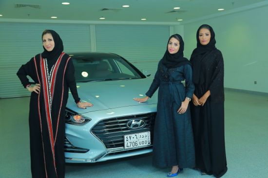 사우디아라비아의 현대차 브랜드 홍보대사로 선정된 (왼쪽부터) 패션 디자이너 림 파이잘, 사업가 바이안 린자위, 라디오 프로그램 진행자이자 여행 블로거인 샤디아 압둘 아지즈
