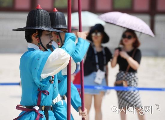 [포토]더위 꾹 참고