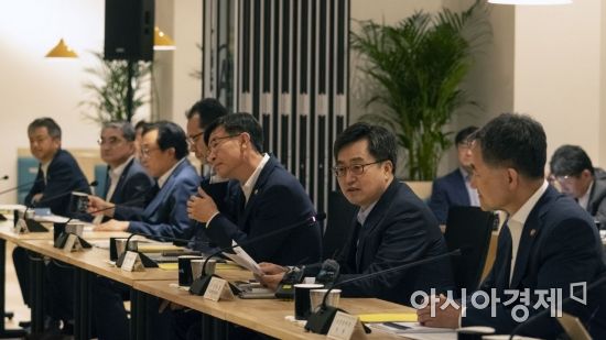 김동연 "공공기관, 2022년까지 8대 핵심선도 사업에 30兆+α 투자"(종합)