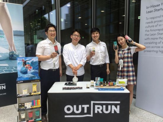 왼쪽부터 아모레퍼시픽 '아웃런' 팀원들인 허선웅 씨, 김설빈 씨, 김세환 씨, 최고운 씨