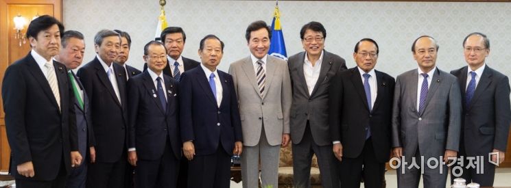 [포토] 일본 자민당 의원들 만나는 이낙연 총리